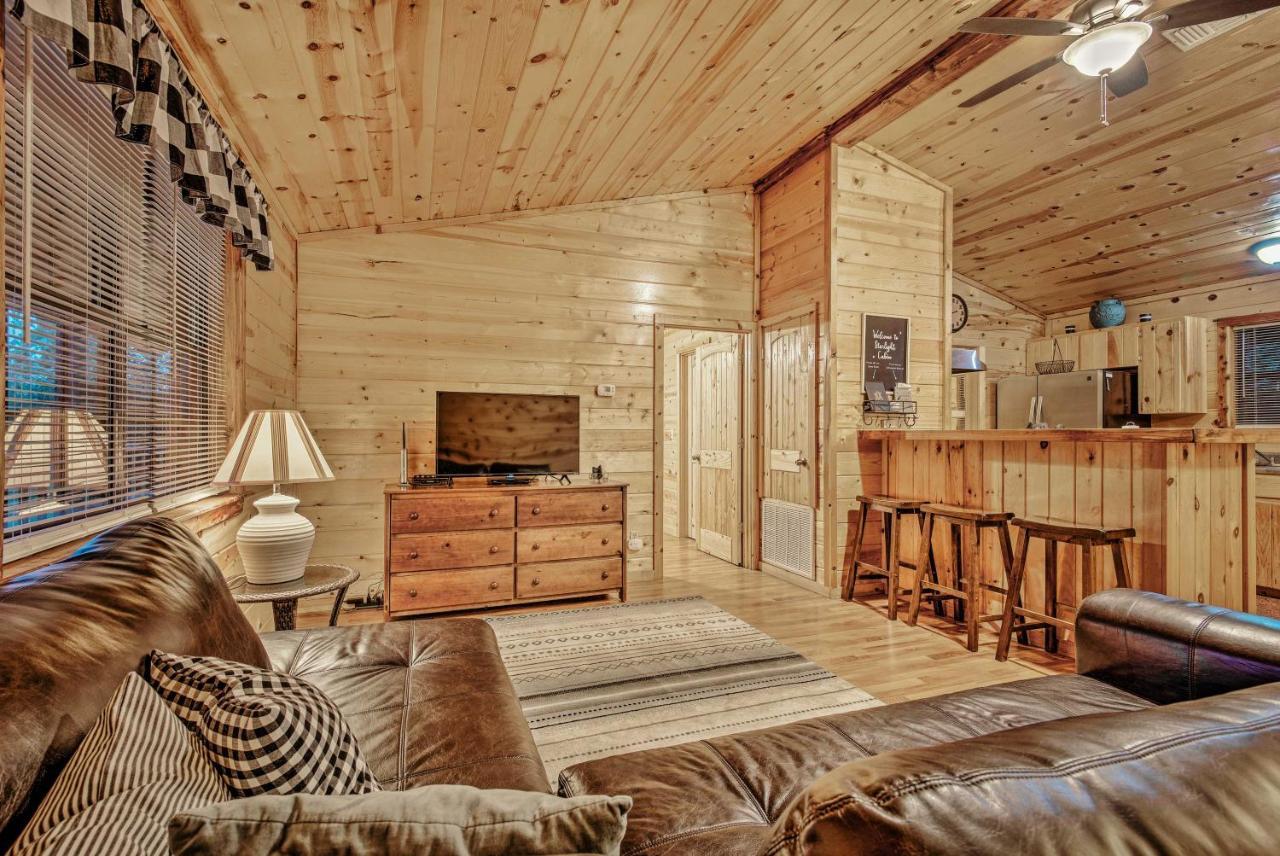 Broken Bow Starlight Cabin With Private Hot Tub! Exterior photo